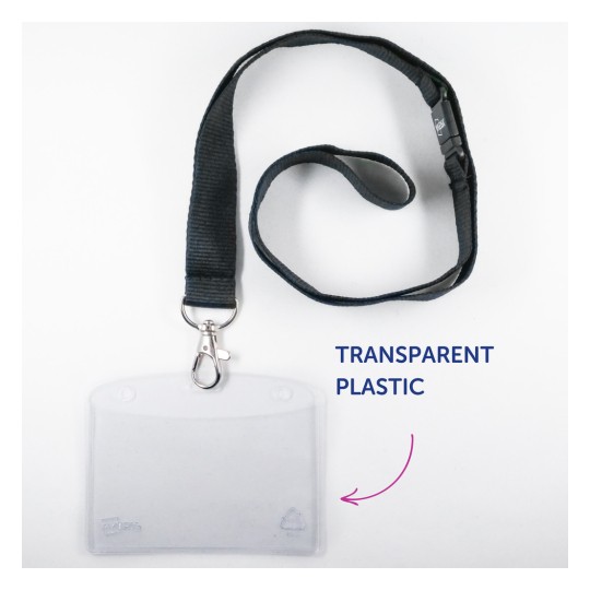 Slika prikazuje prozirni plastični držač za osobne iskaznice pričvršćen na tamnu tkanu vezicu s kopčom. Držač je prazan i dizajniran za prikazivanje identifikacijskih kartica.