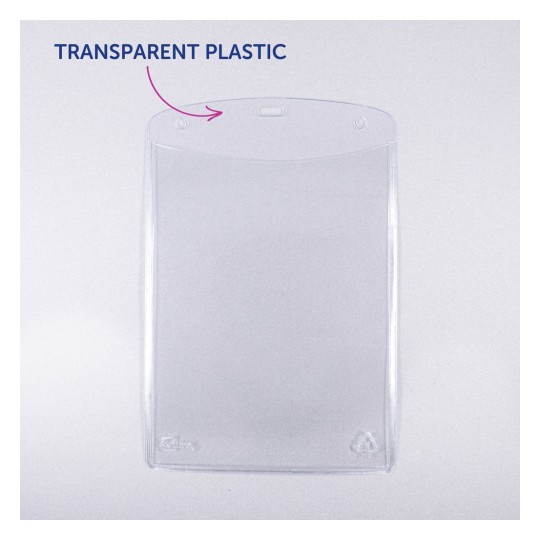 Slika prikazuje prozirni plastični poklopac s zaobljenim vrhom. Ima oznaku koja pokazuje na njega s natpisom 'PROZIRNA PLASTIKA.'