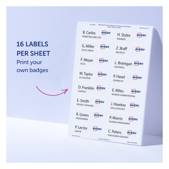 Slika prikazuje list samoljepljivih oznaka s imenima s 16 naljepnica za ispis. Svaka naljepnica uključuje ime i naziv radnog mjesta, kao što su 'B. Carlos, DIREKTOR MARKETINGA' i 'G. Miller, DRUŠTVENI MEDIJI'. Oznake imaju logotip 'Avery' i upute za ispis vlastitih oznaka.
