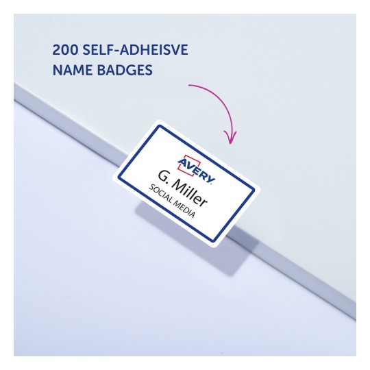 Slika prikazuje samoljepljivu oznaku s imenom od Avery, na kojoj piše 'G. Miller' i 'DRUŠTVENI MEDIJI', s pozadinom koja otkriva količinu od 200 oznaka.