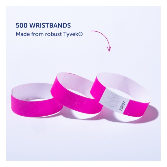 Slika prikazuje tri ružičaste Tyvek narukvice s tekstom koji naznačuje da je proizvedeno 500 komada od izdržljivog Tyveka.