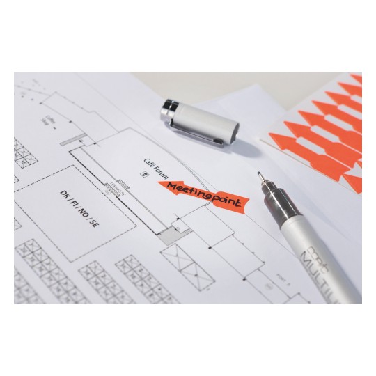 Slika prikazuje plan rasporeda s istaknutim dijelom 'Meetingpoint', olovku i narančaste strelice. Sugerira da je ovo povezano s događajem ili uređenjem prostora.