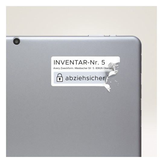 Slika prikazuje stražnju stranu uređaja s naljepnicom na kojoj piše 'INVENTAR-Nr. 5' i uključuje adresu. Čini se da je naljepnica djelomično rastrgana ili odljepljena.