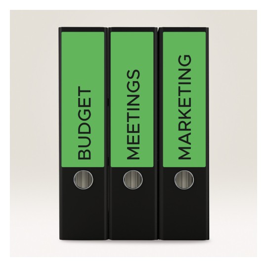 Slika prikazuje tri crna registratora sa svijetlim zelenim oznakama. Oznake glase 'BUDŽET', 'SASTANCI' i 'MARKETING', što ukazuje na njihov sadržaj.