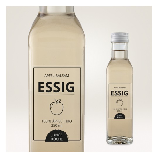 Slika prikazuje bocu jabučnog balzamičnog octa. Etiketa pokazuje da je napravljen od 100% jabuka, organski je i sadrži 250 ml. Naziv marke je Junge Küche.