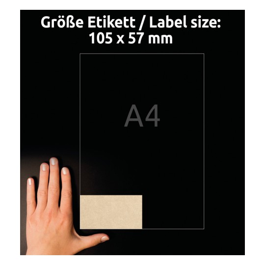 Usporedba veličine s rukom, Artikl: L7108-25, jedan list prirodno smeđe naljepnice, Format: 105 x 57 mm, Boja: Prirodno smeđa.