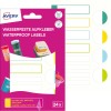 Slika prikazuje paket vodootpornih naljepnica marke Avery. Pakiranje je jarko ružičasto s prikazanim naljepnicama raznih boja, uključujući zelene, žute i plave opcije, zajedno s nekim označenim spremnicima.