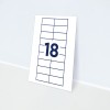 Slika prikazuje karticu s istaknutim brojem 18 u tamnoplavom fontu, okruženu mrežnom strukturom. Kartica je postavljena na svijetloj pozadini.