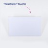 Slika prikazuje komad prozirne plastike s naljepnicom koja iznad njega kaže 'PROZIRNA PLASTIKA', označavajući njegov materijal.