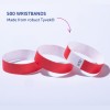 Slika prikazuje 500 narukvica izrađenih od čvrstog Tyveka®, od kojih su tri prikazane u crvenoj i bijeloj boji.