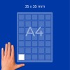 A4 list s mrežom kvadrata od 35×35 mm s jednim bijelim kvadratom i rukom u donjem lijevom kutu?